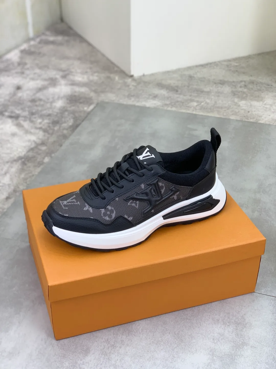 Men's shoes 💰P460 💰 [New model] 🆘 The latest model from LV official website 🎁 Casual and fashionable men's shoes 👟 Hot style 💥 Simple and elegant style, exclusive for trendy men. Unique latest brand elements from the official website 👑 Original decoration, fashionable and generous, the fabric is made of original calfskin ➕ Comfortable and breathable mesh lining ➕ Pigskin lining ✅The official website specifies wear-resistant casual outsole, the classic model is taken in real life🎬Color: 3️⃣colors available😍Number of codes: 38-44 (45 46 customized)